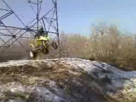 400 LTZ Petits sauts D'Eric et Bruno au pylone