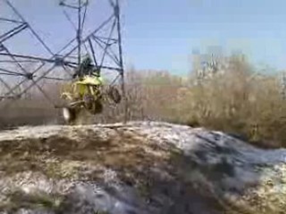 400 LTZ Petits sauts D'Eric et Bruno au pylone