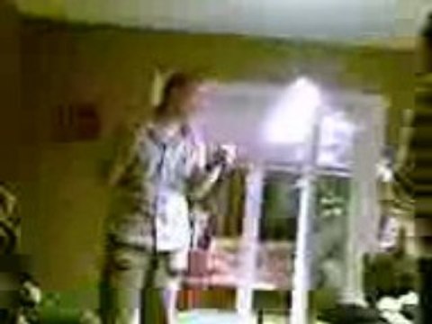 Bruno essaie de convaincre qu'il n'est pas soul...