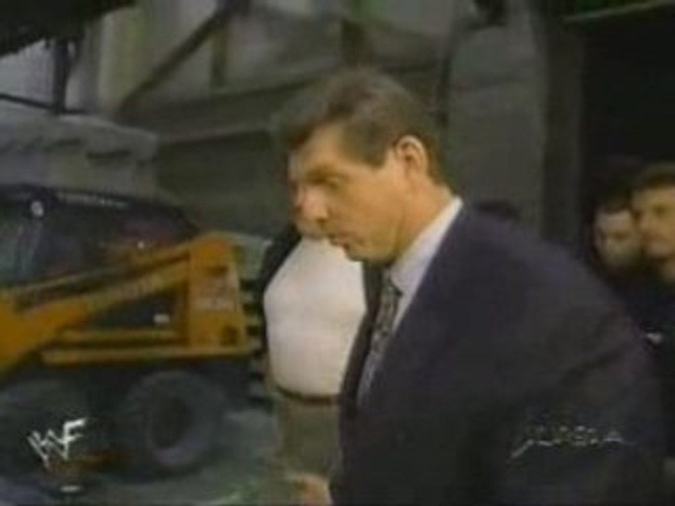 RAW is WAR 30/03/98 - Vince segment backstage - Parte 6