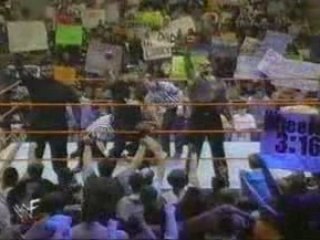 RAW is WAR 30/03/98 - Rock atacks Faarooq - Parte 14