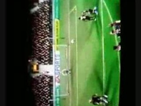 Roberto Carlos coup franc but