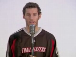 NBA Rudy Fernandez shows he is the complete entertainer