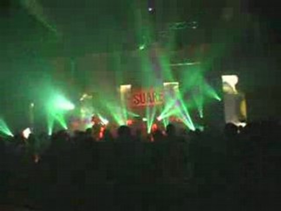 Xmas Hande Yener Kirmizi Give it to me