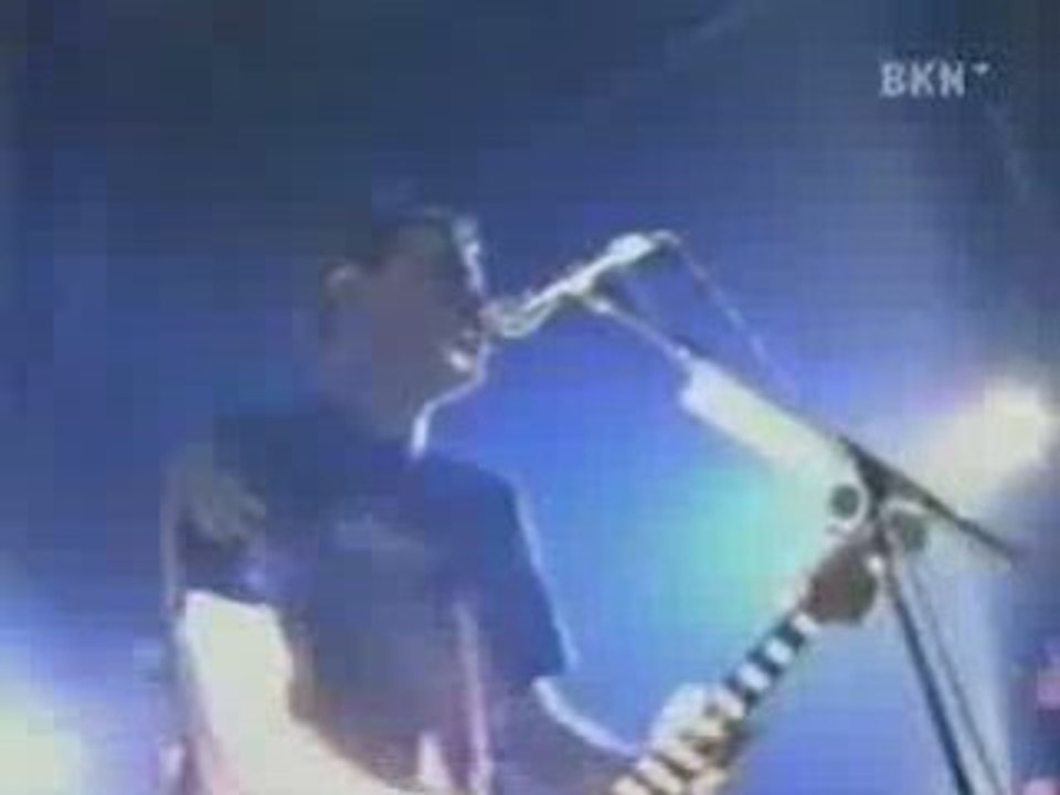Blink-182 - Don't leave me (live electric ballroom 1999)-06