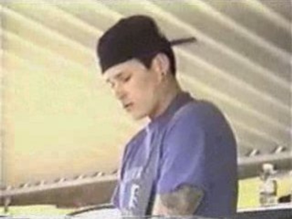 Blink-182 - Don't Leave Me (live FSAS opening 1999)-10