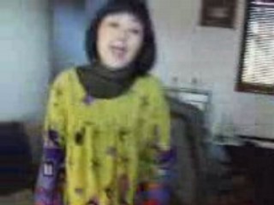 Bailando y pintando acrilicos en Nagoya Japon por Paco Barbe