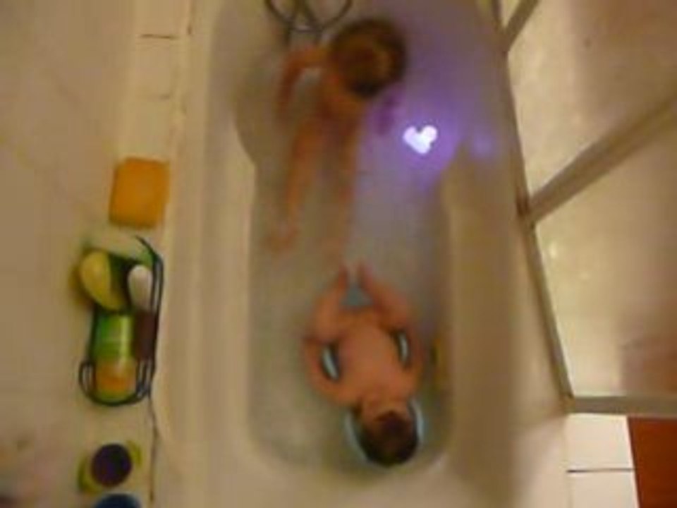 On éclabousse dans le bain