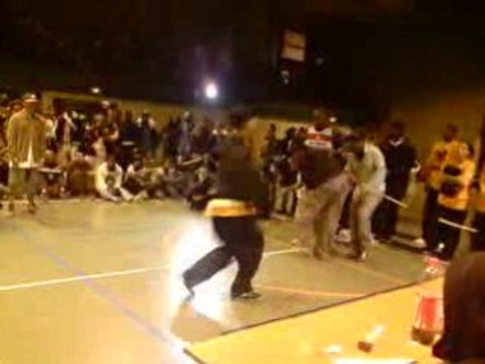 Q-Bee(NDA) kakashi and vinsoo battle téléthon noisiel 2009