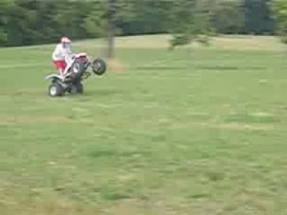 QUAD ATV YAMAHA 450 YFZ champs nono weeling debout