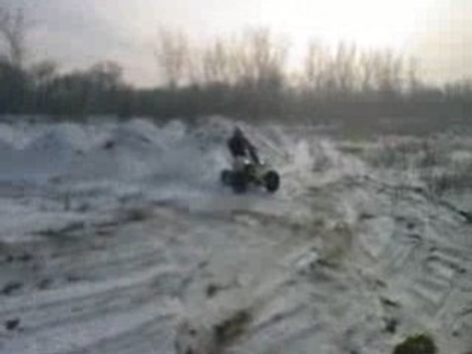 quad sous la neige