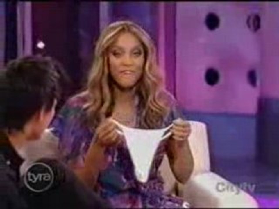 Robert Pattinson and Taylor Lautner on Tyra 11 28 08