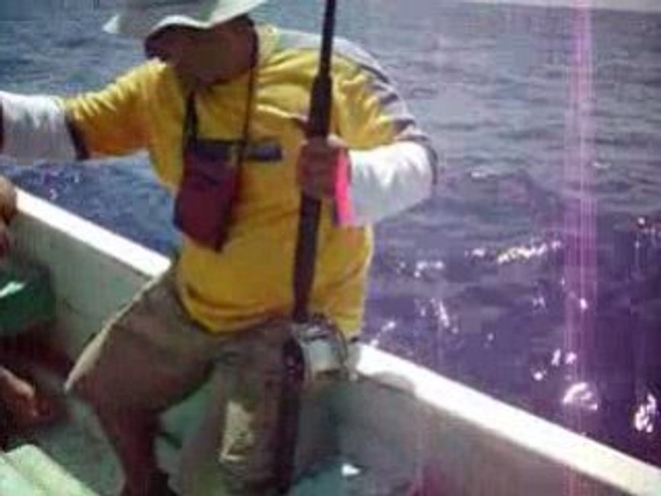 EDGAR SACANDO UN ATUN