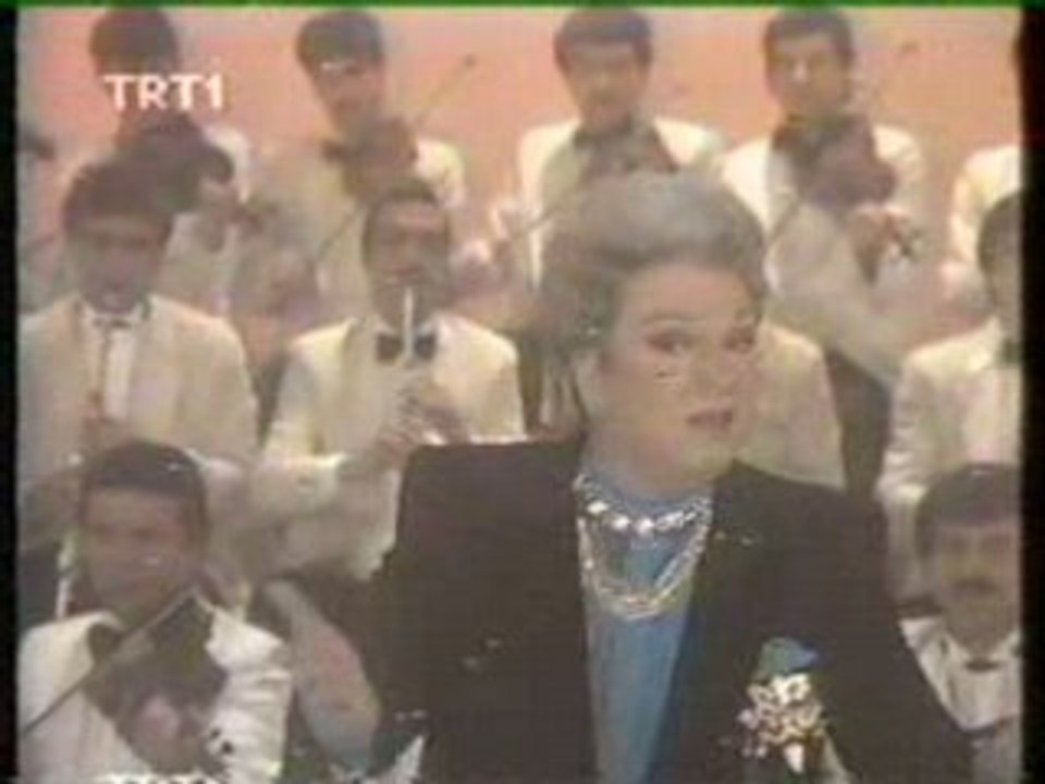 Zeki muren - gozlerin doguyor gecelerime ( orijinal klip )