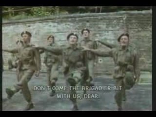 MONTHY PYTHON-DEFILE DE MODE