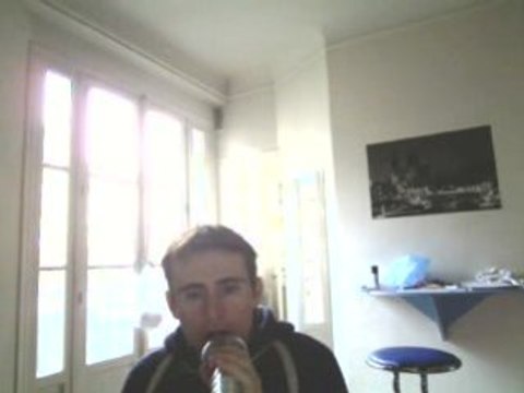 Wiwi égratigne Caline divine