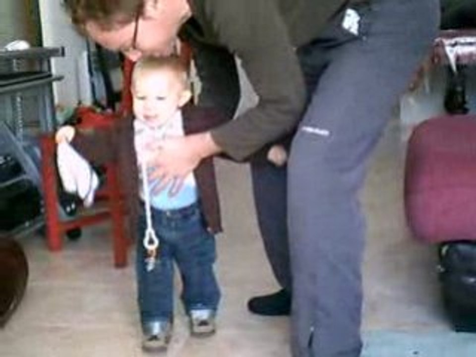 14.01.2009 mathis marche sans les mains 1