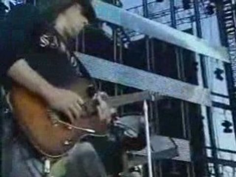 bon jovi - raise your hands (live in hyde park 2003)