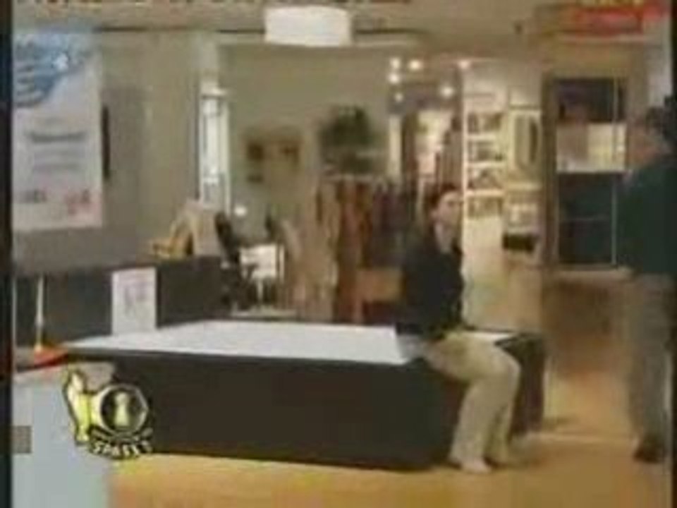 Lit En L'eau ( caméra cachée )