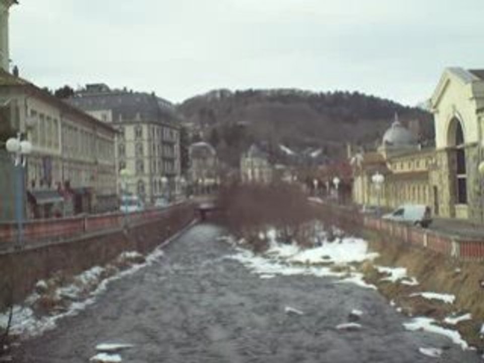 La Bourboule: La Dordogne en aval