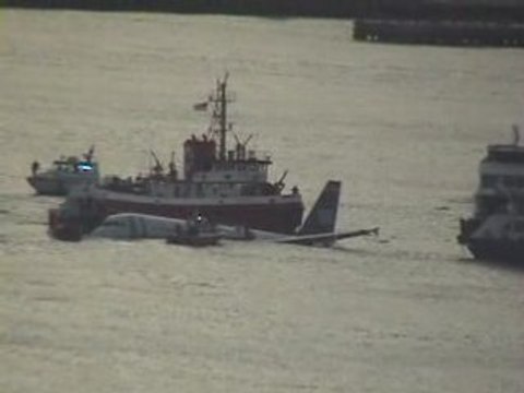 US Air # 1549 Crash from my window. (Original Footage)