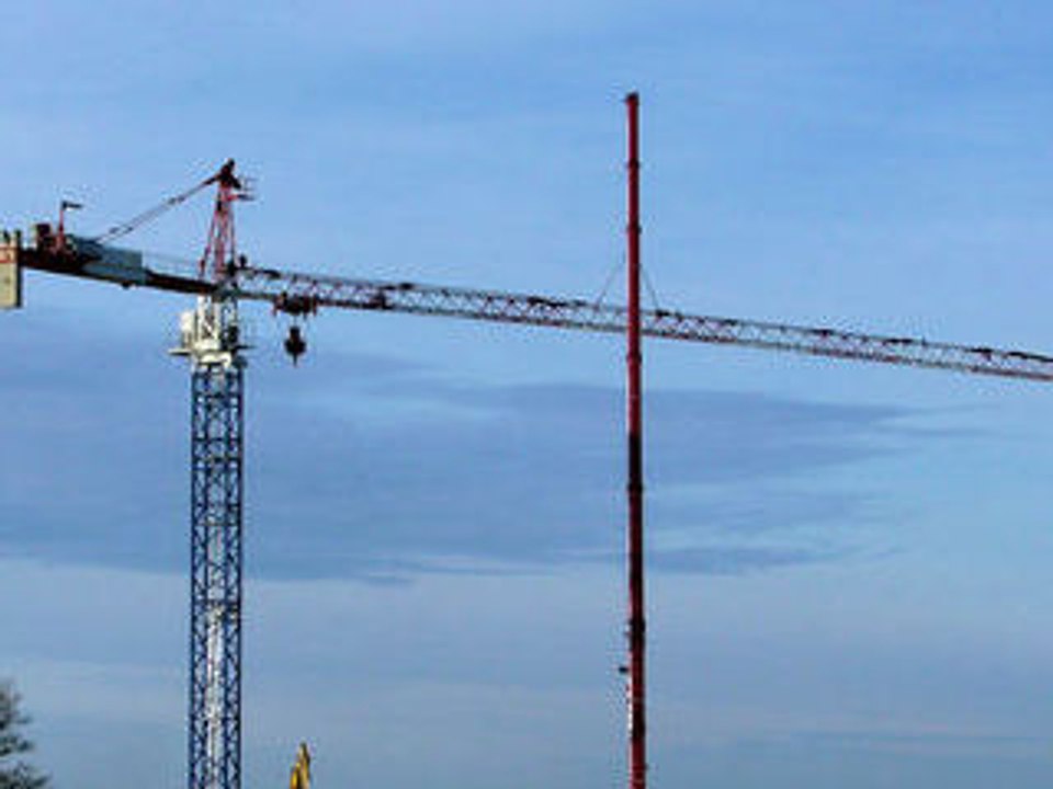 Montage de la grue du chantier Perce Neige