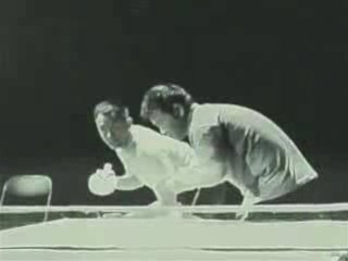 Bruce Lee fait du  Ping Pong
