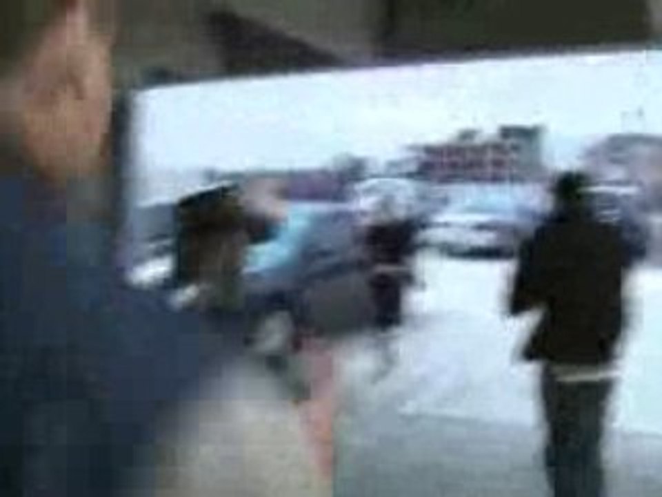 Taylor Momsen Vs Paparazzi