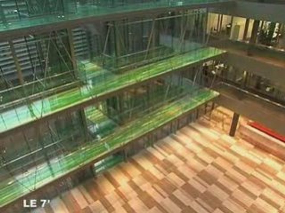 Angers : Démolition de l'ancien siège du crédit agricole