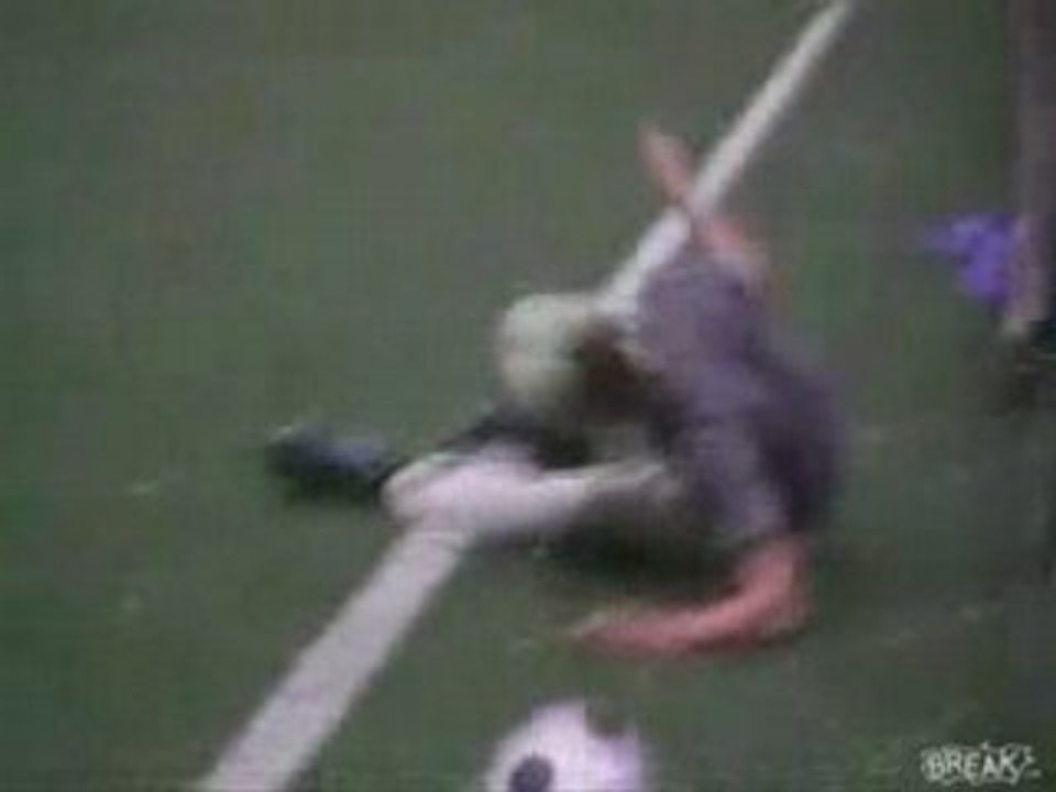 Régis aime le foot (faceplant)