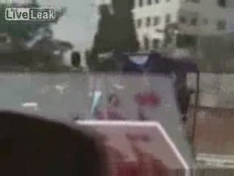 hommes battus par les terroristes du Hamas pendant la prière