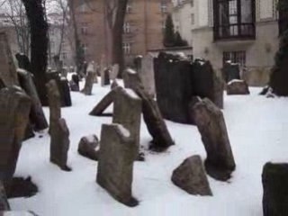 Josefov, antigo cemitério judeu em Praga