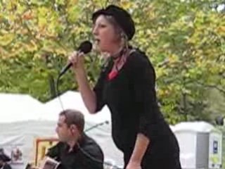 Mam'zelle Lily chante aux Journées Georges Brassens 2008