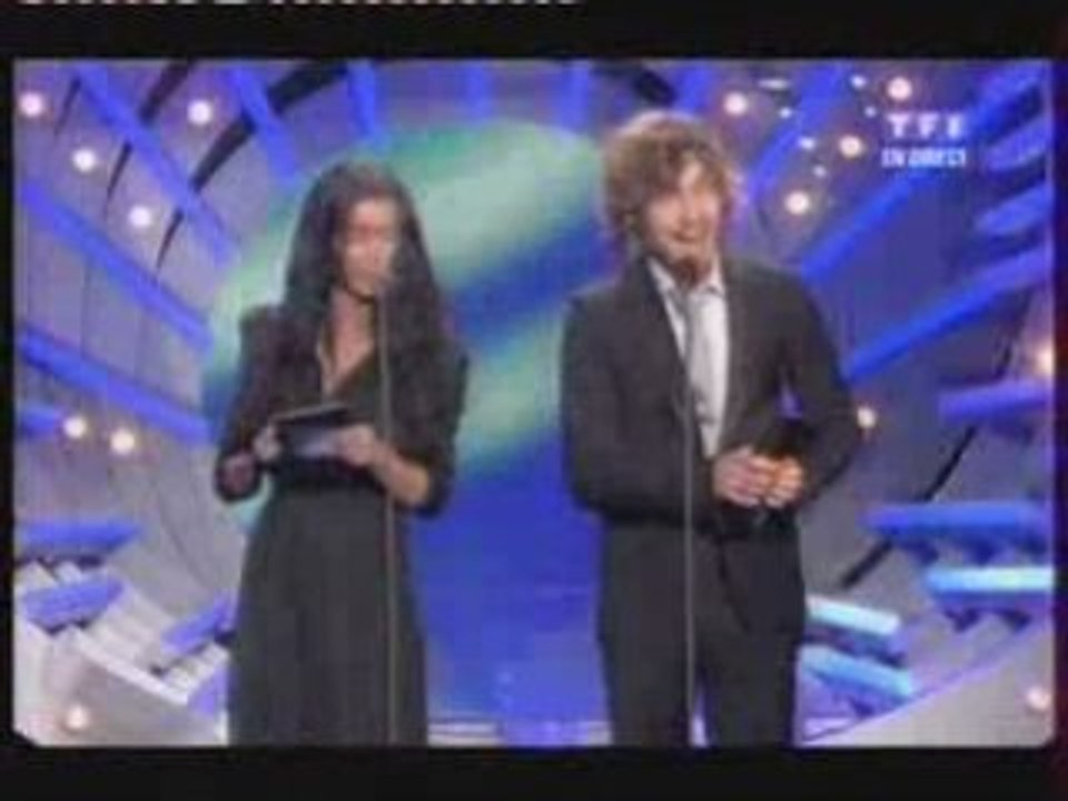 17.01.09 Jen remet un prix