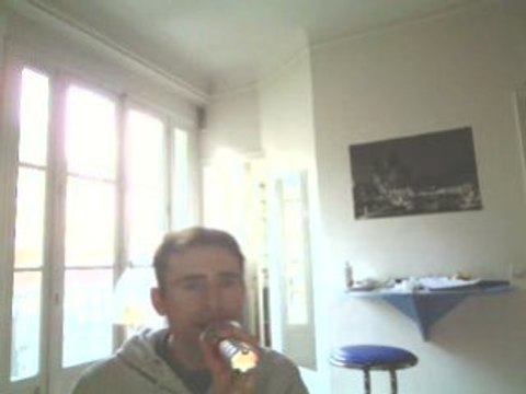 Wiwi égratigne Regarde moi bien en face