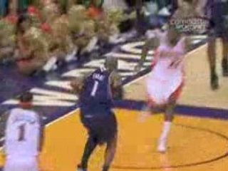 NBA Ronny Turiaf blocks Maurice Evans at the rim.