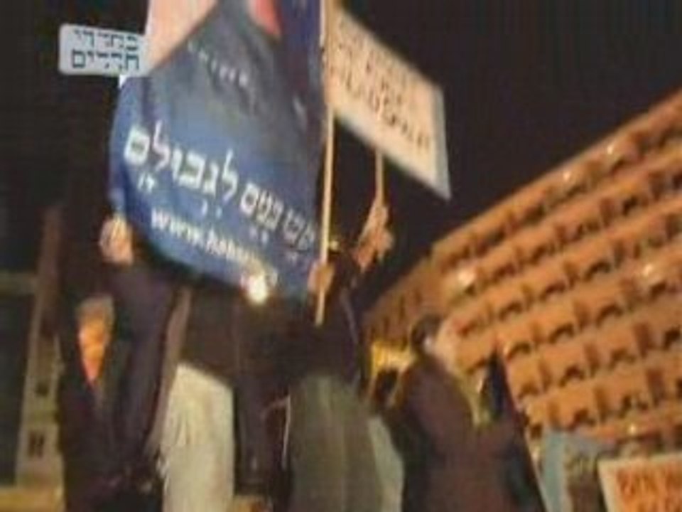 מתפללים לשובו של גלעד