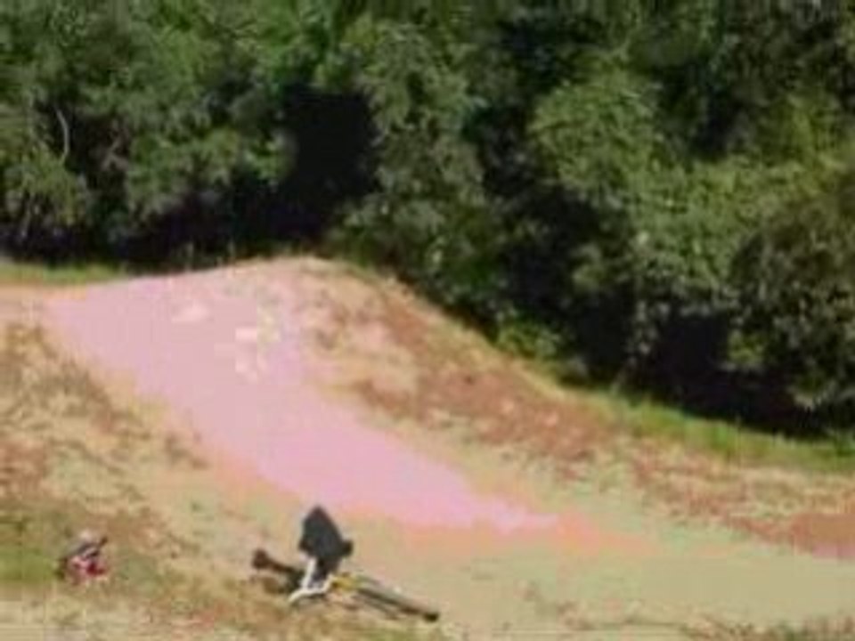 Montage piste bicross veriere