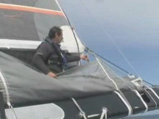 Petite leçon de voile avec Marc Guillemot sur Safran