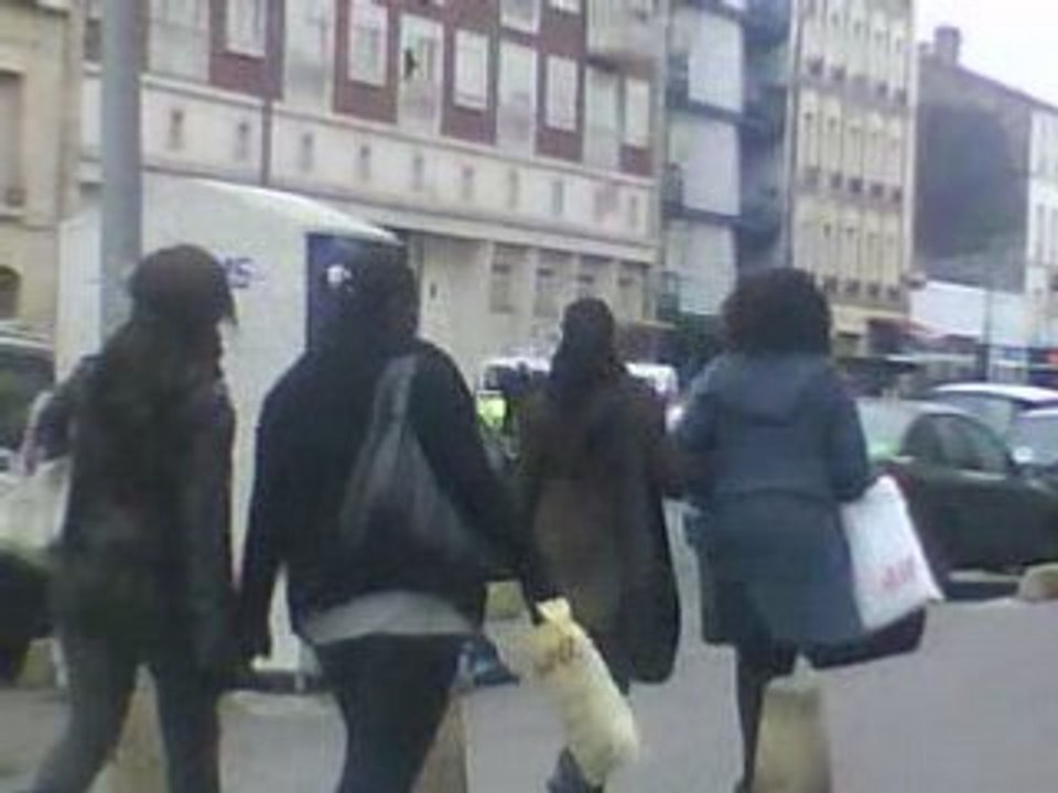 Réfléchissez bien avant de donnez vos vêtements...