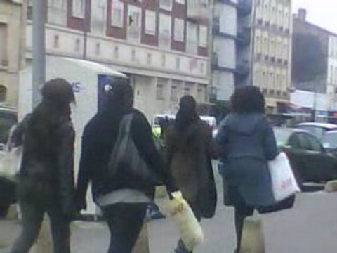 Réfléchissez bien avant de donnez vos vêtements...