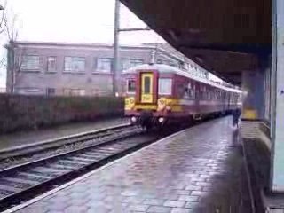 Train L en destination de La Louvière Sud