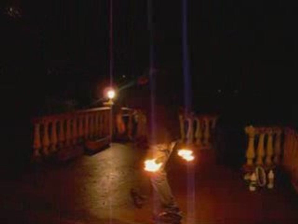 nounours bolas et cracheur de feu !