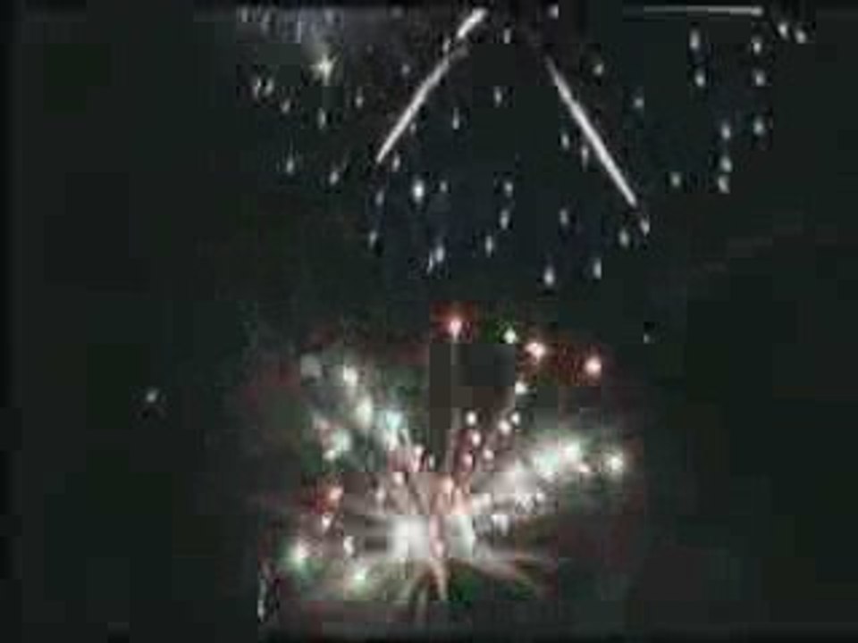 feux d'artifice 13/07/08 songeons  cloclo partie 1