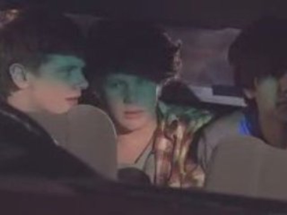 Skins 3x02 - Unseen Le dernier bus