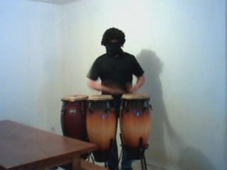 percussionniste masqué