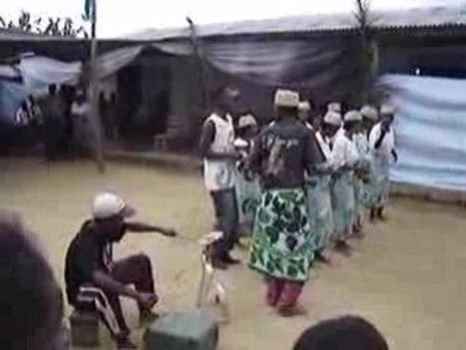 Chants et danses à Manambidala