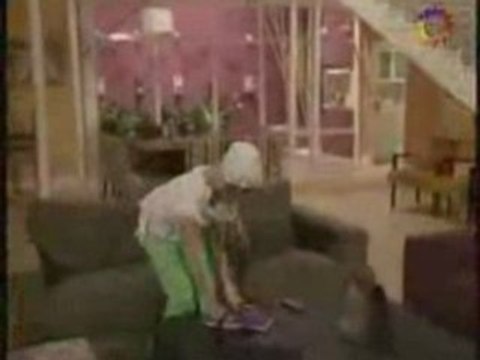 antonella llega de gira PATITO FEO