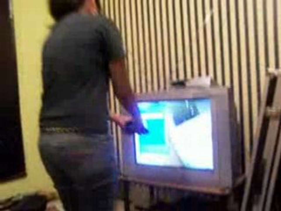 Eliza viendo porno
