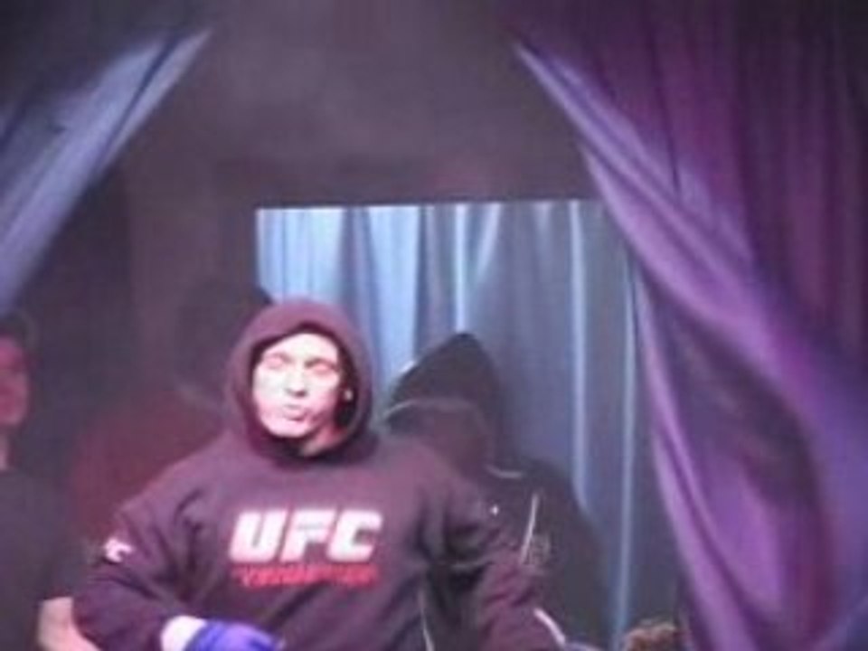 Entrytothecage